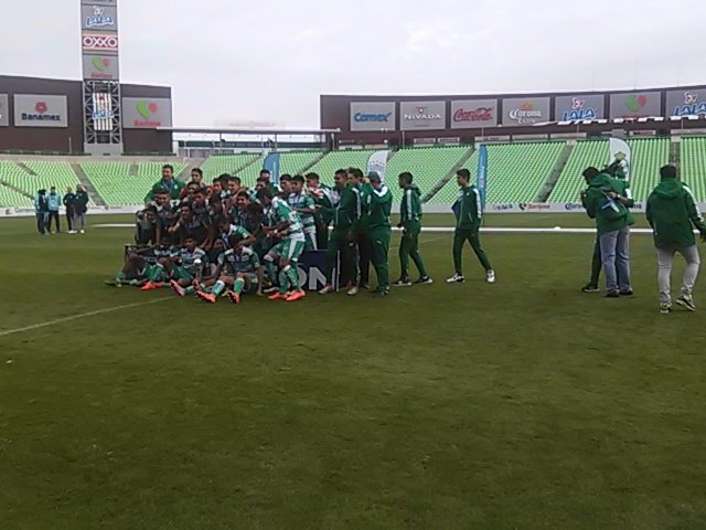ClubSantos's tweet photo. ¡Nuestros #Guerreros #Sub17 son Campeones! 😎👊👌👍🙌💪👏 https://t.co/gebyFlxXvx