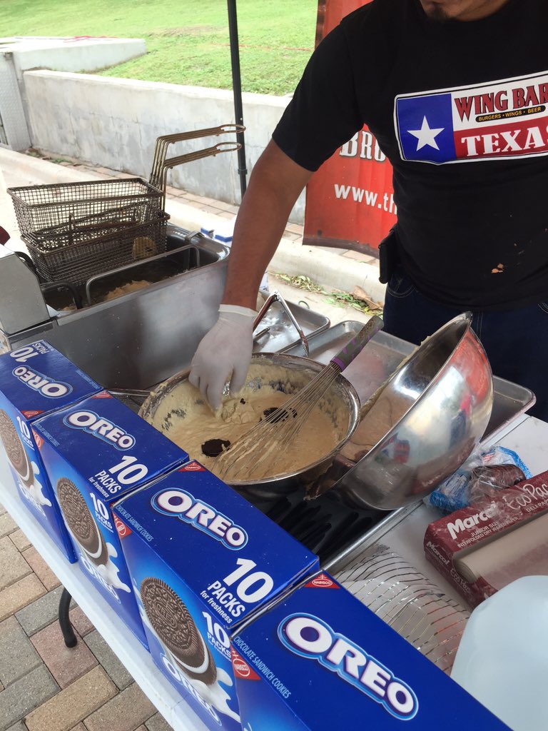 wingbarn's tweet photo. At Dean Porter Park selling FRIED OREOS! #wingbarn #brownsville #ringgoldpark #childrensmuseum #oreo #nabisco https://t.co/hz8tNHyNa6