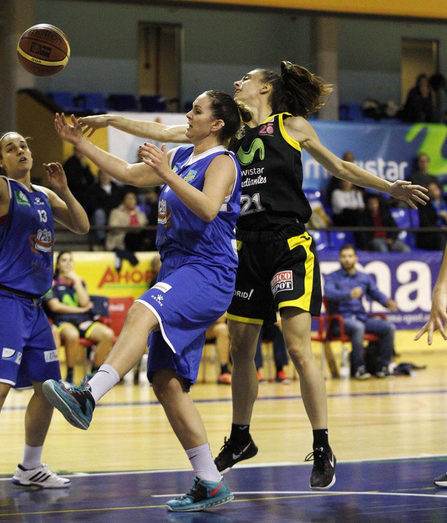 MovistarEstu's tweet photo. Algunas imágenes de la primera victoria de la Tarde de Basket.  #LF2 69-58 #EstuLIVE https://t.co/eQUMtF6voX