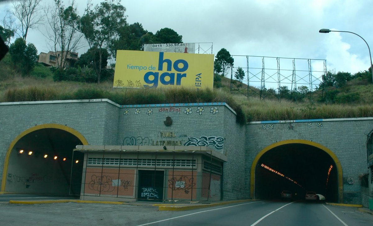ElNacionalWeb's tweet photo. Conozca cómo operan bandas delictivas en el túnel La Trinidad https://t.co/gTGIN4XsGZ https://t.co/jaboktMU3w