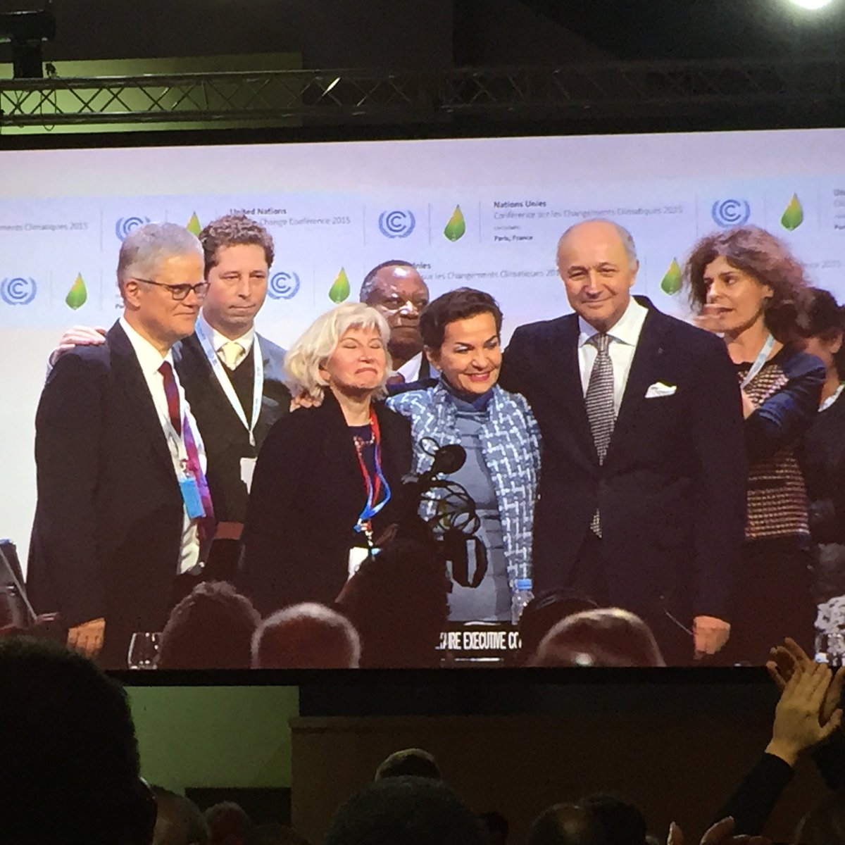 IS_Environment's tweet photo. Söguleg stund. #COP21 https://t.co/qt6MhjyoOn