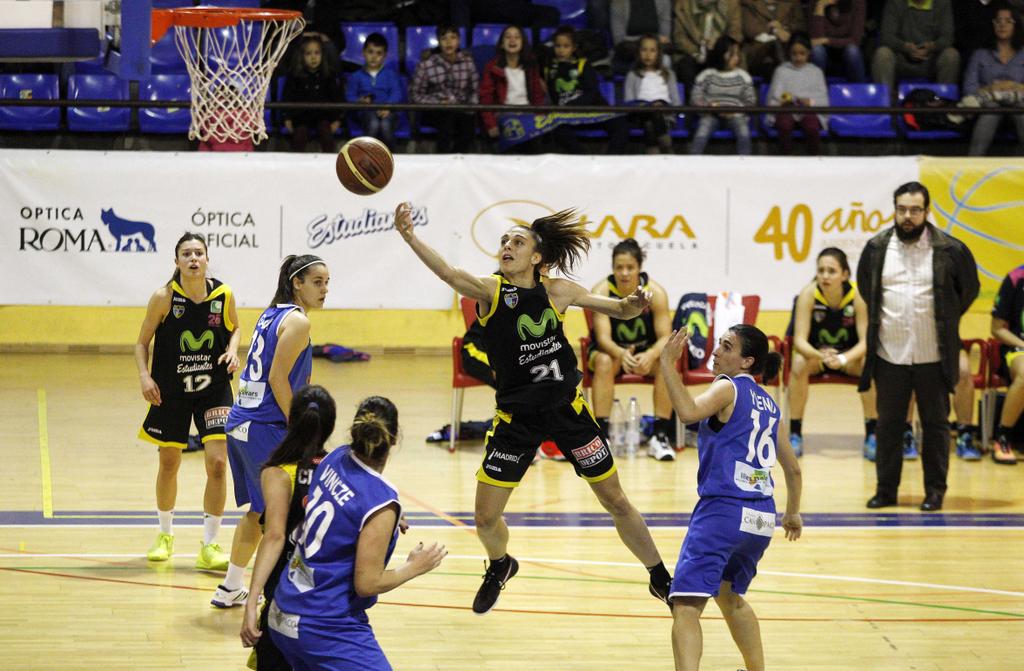 MovistarEstu's tweet photo. Algunas imágenes de la primera victoria de la Tarde de Basket.  #LF2 69-58 #EstuLIVE https://t.co/eQUMtF6voX