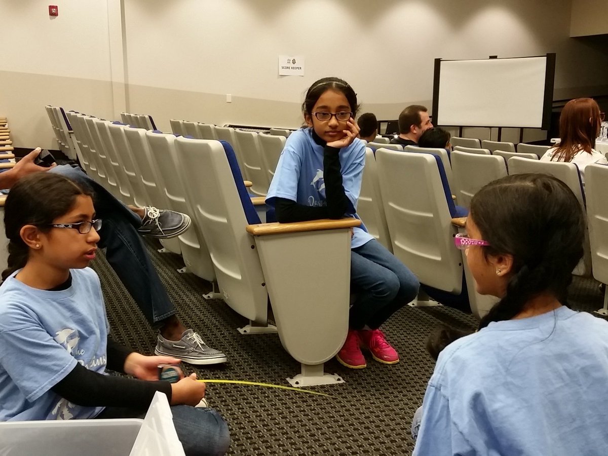 DaringDolphins's tweet photo. @DaringDolphins reworking their Jig..#FLL2015 https://t.co/aMYQ7tpyYe
