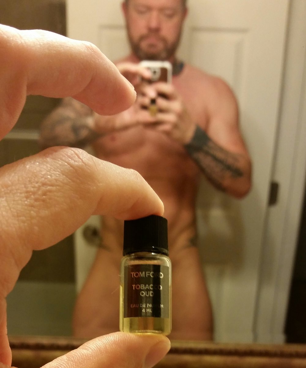 GoodPodcast1's tweet photo. Santa, slip some @TOMFORD under the tree - for me. #TobaccoOod 
#MensPhysique #MensExercise  #GayMuscle #NoFilter https://t.co/KfvhfkVAGC