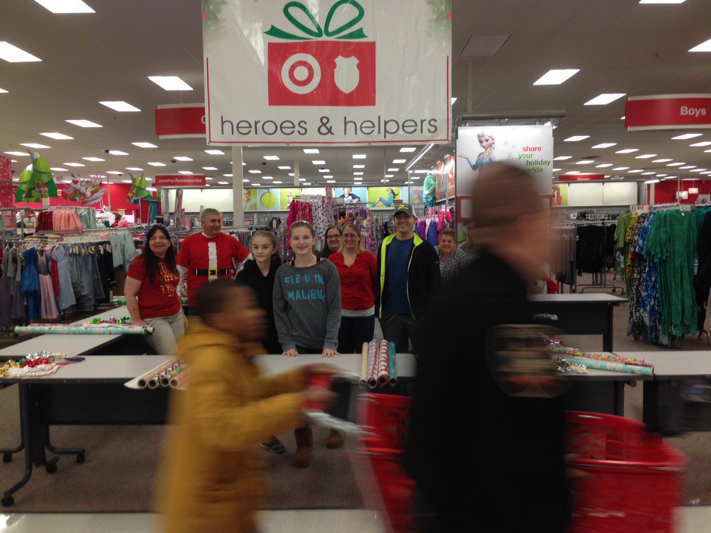 daveevad31's tweet photo. Hero's and helpers at T1475 https://t.co/YRGXSEXK0a