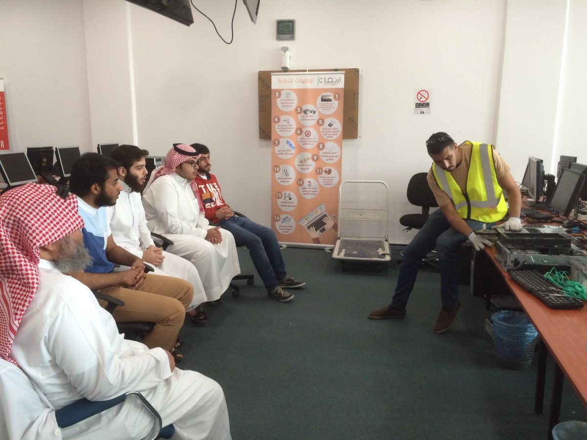 ud_TechOrbit's tweet photo. وأكبر باقة ورد هي لمتطوعينا الذين أقاموا هذه الحملة 🌹🌹🌹
بعض من اللقطات أثناء المرحلة الثانية 
 #معاً_لنرتقي https://t.co/PoxBRtkNvI