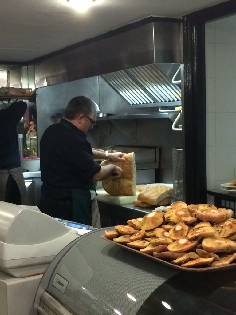 DelangeAlex's tweet image. #bigbread