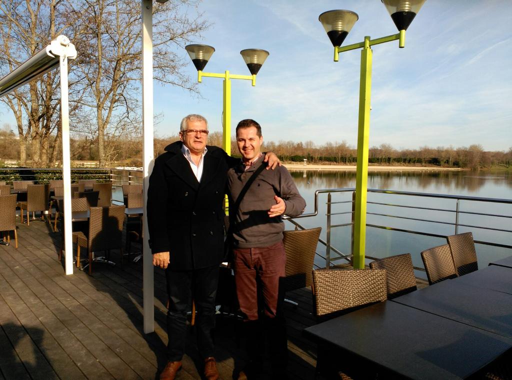 salvalujan's tweet photo. Con el Maestro y Director Patrick Landarrabilco en #Orthez (Francia)...buena comida y esta tarde concierto. https://t.co/rmPAAUtuuR