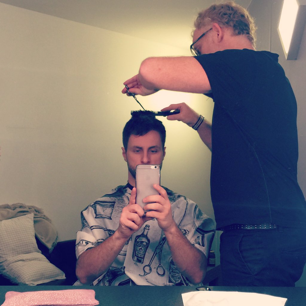 cmillettedancer's tweet photo. Je me refais une beauté pour vous ce soir ! #mercibenjamin @dals_tf1 #dals #cheveux #coupe @mytf1news @tf1 https://t.co/cEBAYwMYBp