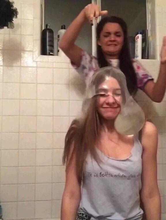 notluzia's tweet photo. OMG THESE CONDOM FAILS https://t.co/mHL6rSfxSV
