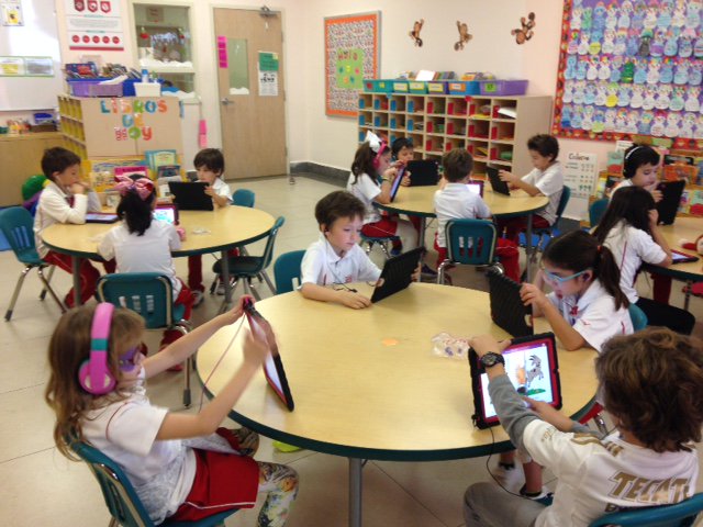 MsMoniBasfm's tweet photo. #Kinder #Spanishclass #iPadreading @ASFMELEM @MsMoniBasfm https://t.co/Wh5cdF96hi