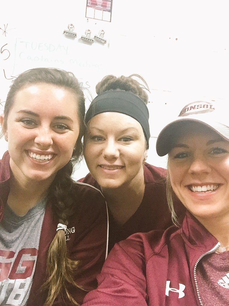 autumn_lance's tweet photo. Getting ready for day 2 of our @amc_softball camp! https://t.co/0Gx47MYemf