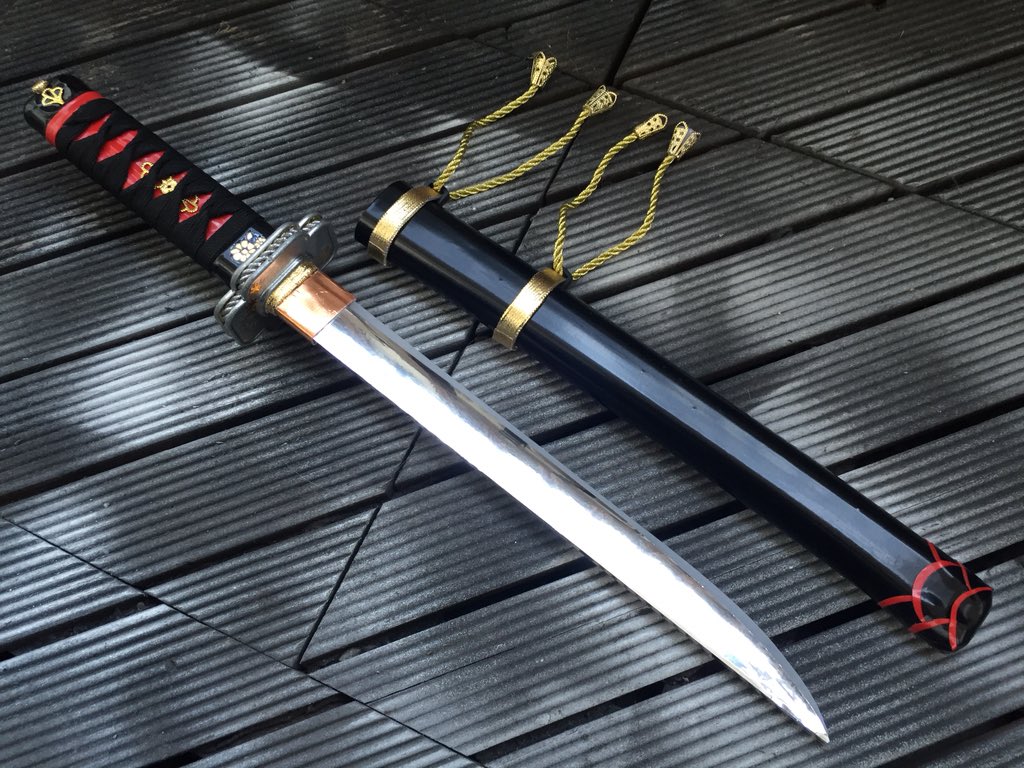 制作費はたったの00円 100均素材で作った刀剣乱舞 膝丸 がまるで本物 匠の技 努力と愛の結晶 Togetter