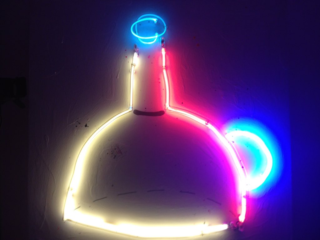 CatalanVoices's tweet photo. Neon art by french catalan artist #ma2f @Ma2f2 : the magic #funnel https://t.co/TGSdp0mFfA
