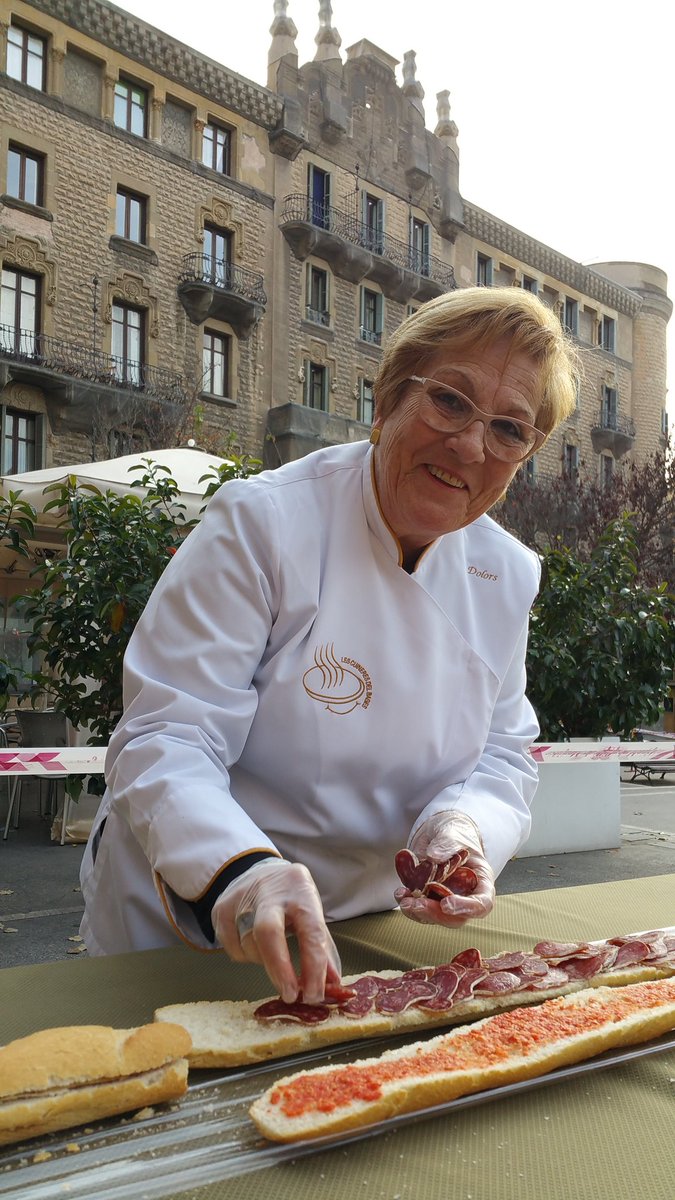 mmmarato's tweet photo. Ep!!! A 17h teniu una cita!! El gran #entrepamarato!! @CuineresBages @mutuacat a ple rendiment! Som-hi #Manresa https://t.co/ykEb6nQMLy