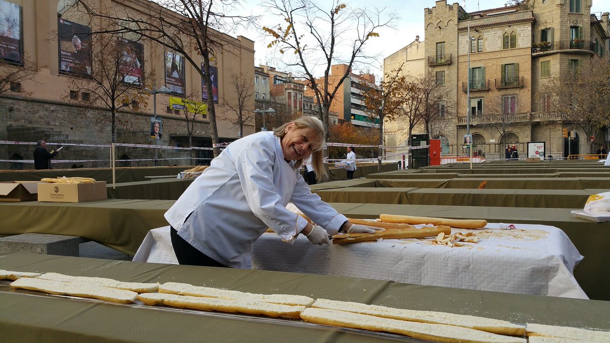 mmmarato's tweet photo. Ep!!! A 17h teniu una cita!! El gran #entrepamarato!! @CuineresBages @mutuacat a ple rendiment! Som-hi #Manresa https://t.co/ykEb6nQMLy