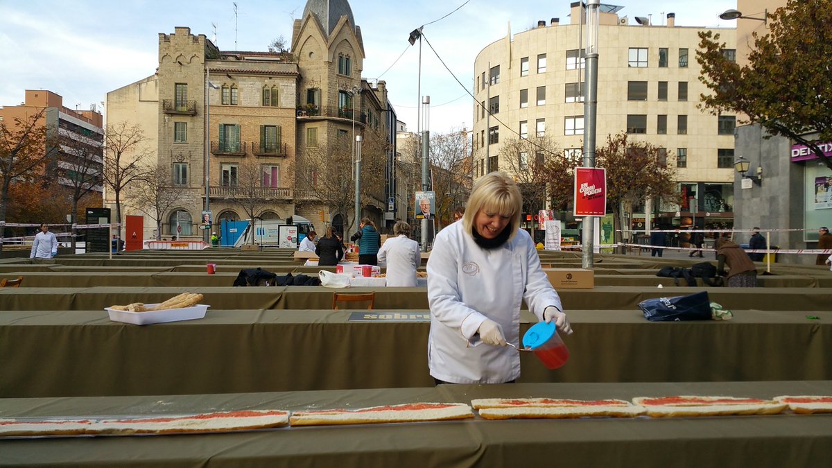mmmarato's tweet photo. Ep!!! A 17h teniu una cita!! El gran #entrepamarato!! @CuineresBages @mutuacat a ple rendiment! Som-hi #Manresa https://t.co/ykEb6nQMLy