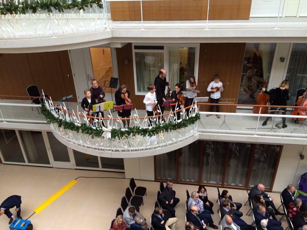 bborkest's tweet photo. #Sassembourg geopend met gongslag en muziek vier jaargetijden Vivaldi door ensemble Symfonieorkest Bloembollenstreek https://t.co/mw2Zs8Uhwj