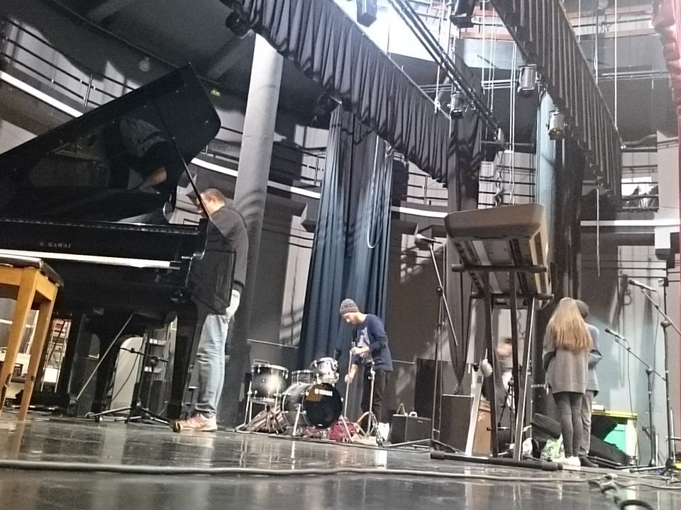 GSubversion's tweet image. Montando todo para el concierto de hoy!