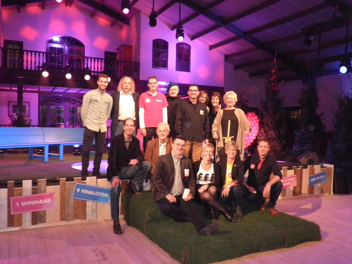 dorpenderby's tweet photo. De woordvoerders van onze 9 finalisten en de jury zijn gearriveerd. Welkom! Nu..de generale voor de liveshow. https://t.co/F2ir76QRjx