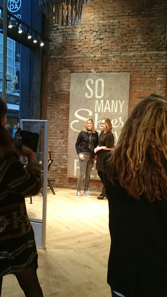 Omoda's tweet photo. Een kijkje achter de schermen bij de shoot met een #partyproof styling by @ByDanieNL en de vier lucky winners. https://t.co/84LIPWzTlM