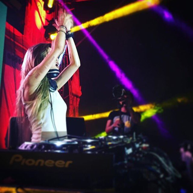 DYORCollectiv3's tweet photo. DEUCE bringing down the beats! Carte Blanche Mindanao Music Festival! #CarteBlanche2015 #CBMMF2015
π· by @wreckitwack https://t.co/2XzHiWdbdH
