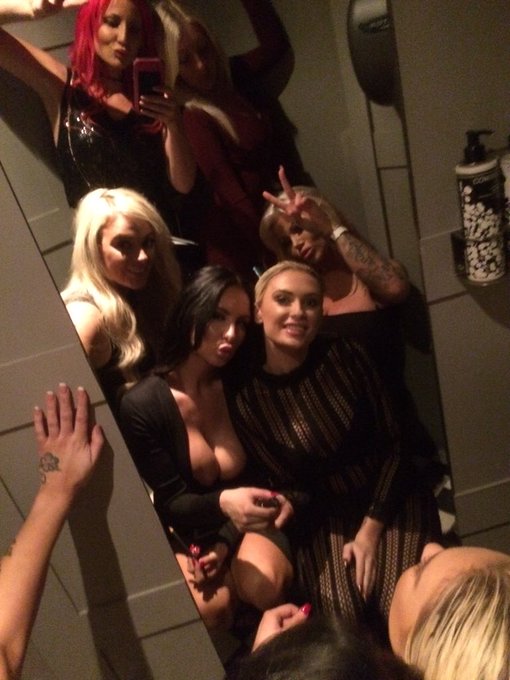 😈 #thisishowwedoit #s66tv #GirlSquad #ChristmasParty @CandyCharms69 @Teejaywalker6 @StaceyRobyn_ @mikkiiJ<a href="/tag/thisishowwedoit"class="tags">#thisishowwedoit</a><a href="/tag/s66tv"class="tags">#s66tv</a><a href="/tag/girlsquad"class="tags">#GirlSquad</a><a href="/tag/christmasparty"class="tags">#ChristmasParty</a>