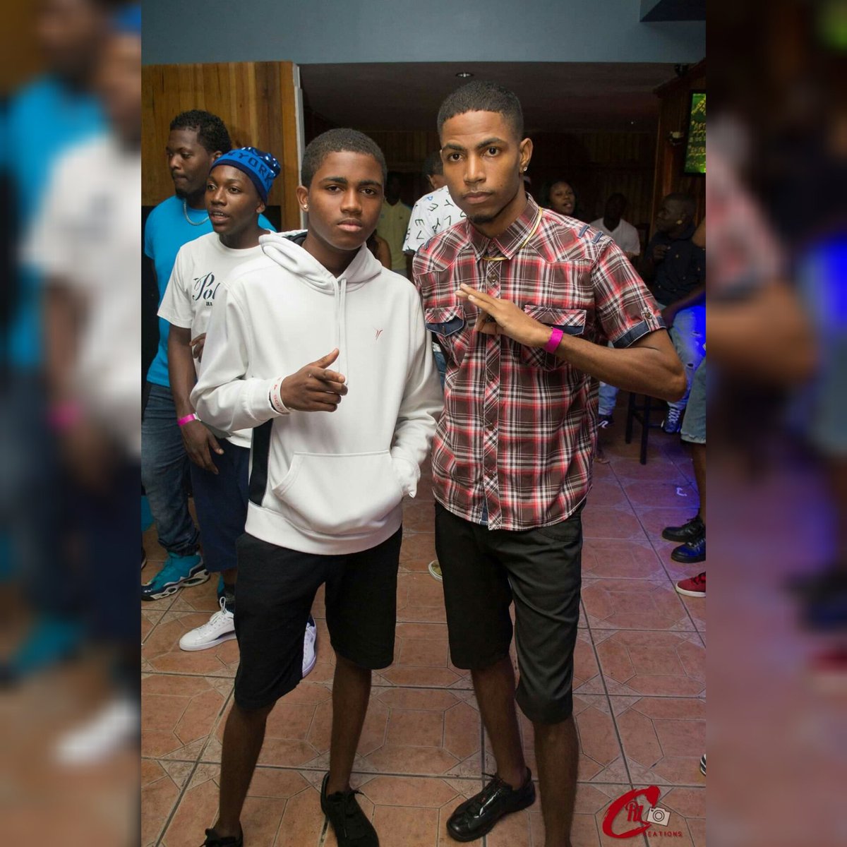 SelectaStarstr4's tweet photo. #vibeslastnight #schoolafterhrspt3 #majorchris #Rushboss #starstruck #shelldownbosses #infinitysounds #redline https://t.co/OILEbS0YLM