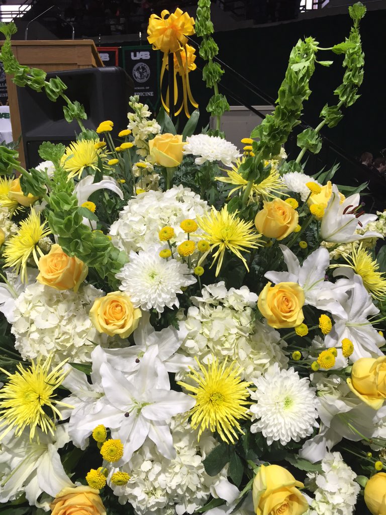 UABNews's tweet photo. We're getting ready to commence here in Bartow Arena & it's a beautiful day to be a Blazer! #UAB15 https://t.co/4PaLQEPv3w