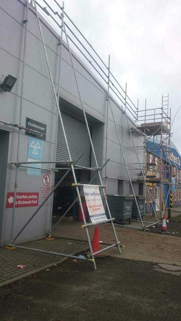 LeeSullivanLtd's tweet photo. Scaffolding up for @KANDS10 at @SKODAUK garage in #Eastbourne https://t.co/n5LUXzsSfr