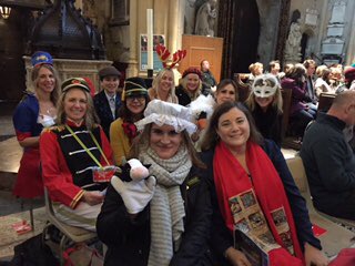 OurCofE's tweet image. At 3pm all 12 Days of Christmas came to @bathabbey @BathXmasMarket Shoppers carols! #5go-oldrings