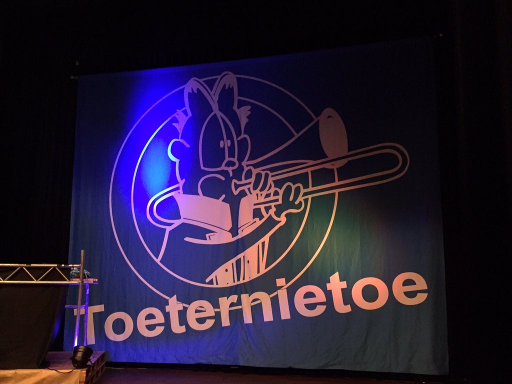 Kromdurdnbocht's tweet photo. #deBaank is er klaar voor! Toeternietoe 2015 is bijna aan! Vanavond 20:00 uur,de Baank Leunen! #ttnt15 #kddb #leunen https://t.co/AcDPT6roc6
