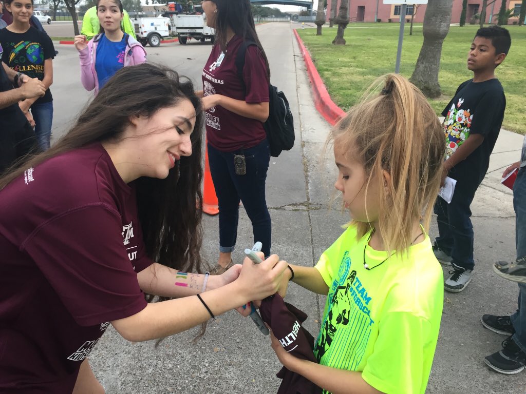 McAllenISD's tweet photo. Wow! We're so proud of these kids! Awesome! @CityofMcAllen #ForScott #McAllenMarathon https://t.co/lRquypXG3B