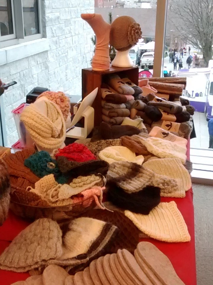 PneumaJewel's tweet photo. https://t.co/9bXiA3mlly staying warm as well without the itch. Alpaca knitwear. https://t.co/2LjpW8QNbN