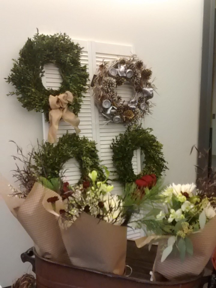 PneumaJewel's tweet photo. @the_flowersmith #cbridge market amazing fresh and dried flower arrangements. Take one home today! https://t.co/kv7VpoS1Jz