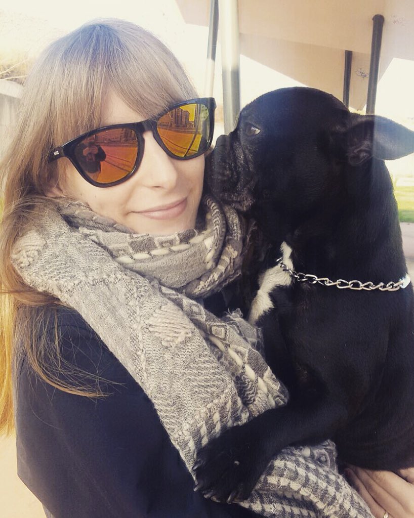 xianavidal's tweet photo. @MrVUZZ conocéis a mi perra Gretta?? Es tan bonita como vuestras gafas 🙊 #mrvuzz https://t.co/yODgRYyZli