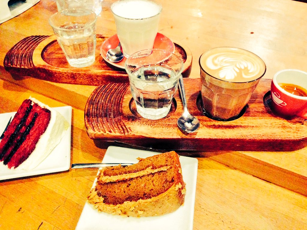 <a href="/Coffee_Aroma/">Coffee Aroma</a> with <a href="/PsycoPuff/">PsycoPuff ✌️</a> for coffee &amp; amazing cake #LincolnsHitList