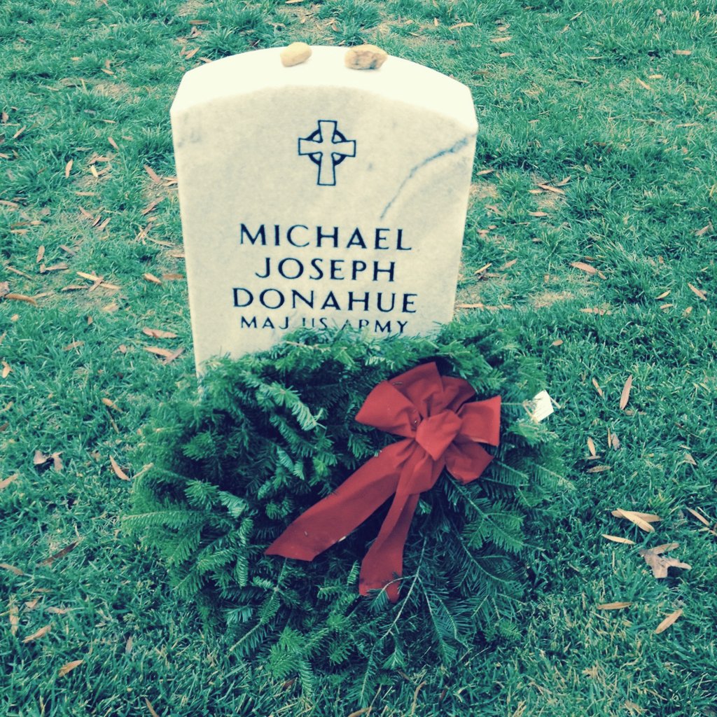dlav76's tweet image. Thanks to Dad O for getting our wreath to Mike @ArlingtonNatl #BigMike #WAA2015