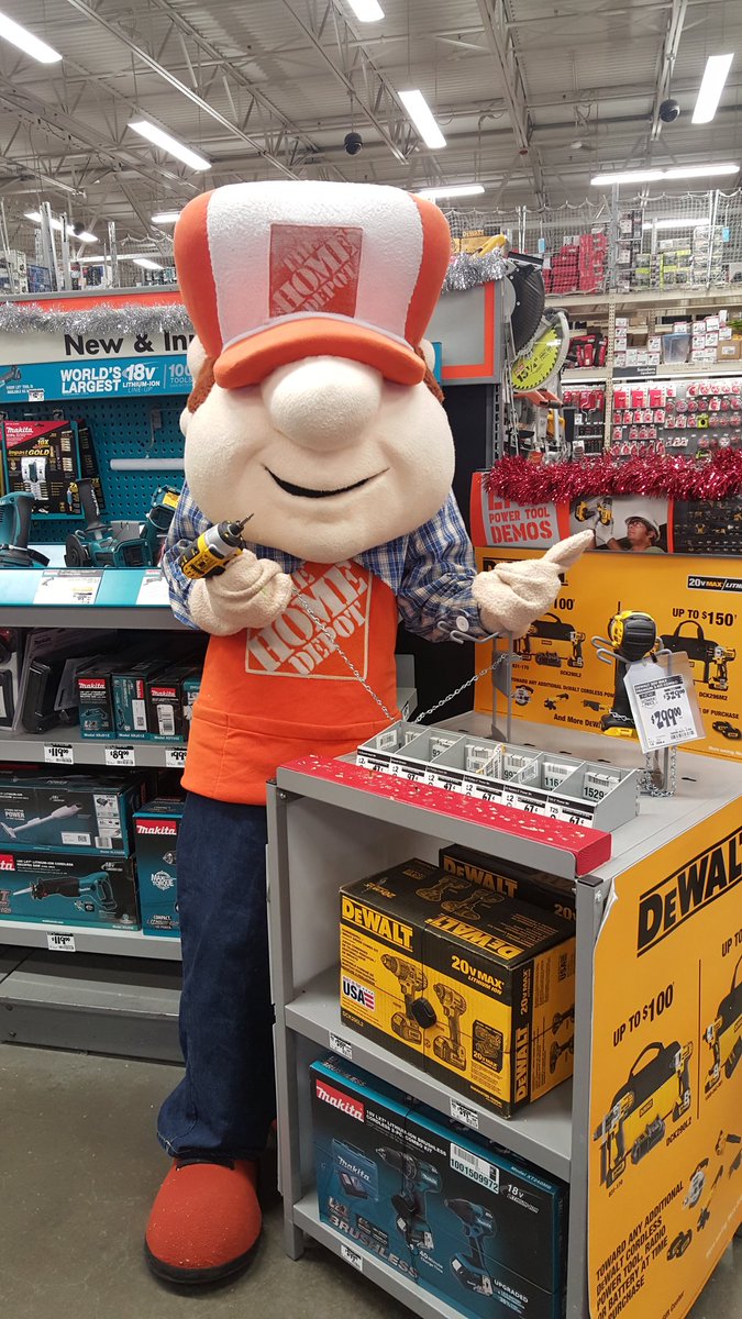 BevinDepot's tweet photo. Power tool #Demos #howtoclinic #Today with #Homer at #TheHomeDepot #Steelyard #Saturday #Fun https://t.co/Xtk8U87cP0