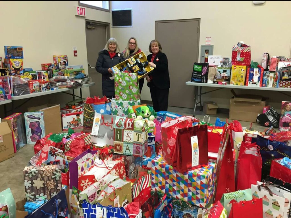TimberleaSchool's tweet image. Delivered to Salvation Army - 150 gifts for families in the area #timberleagivesback #whytimberlearocks #fmpsd