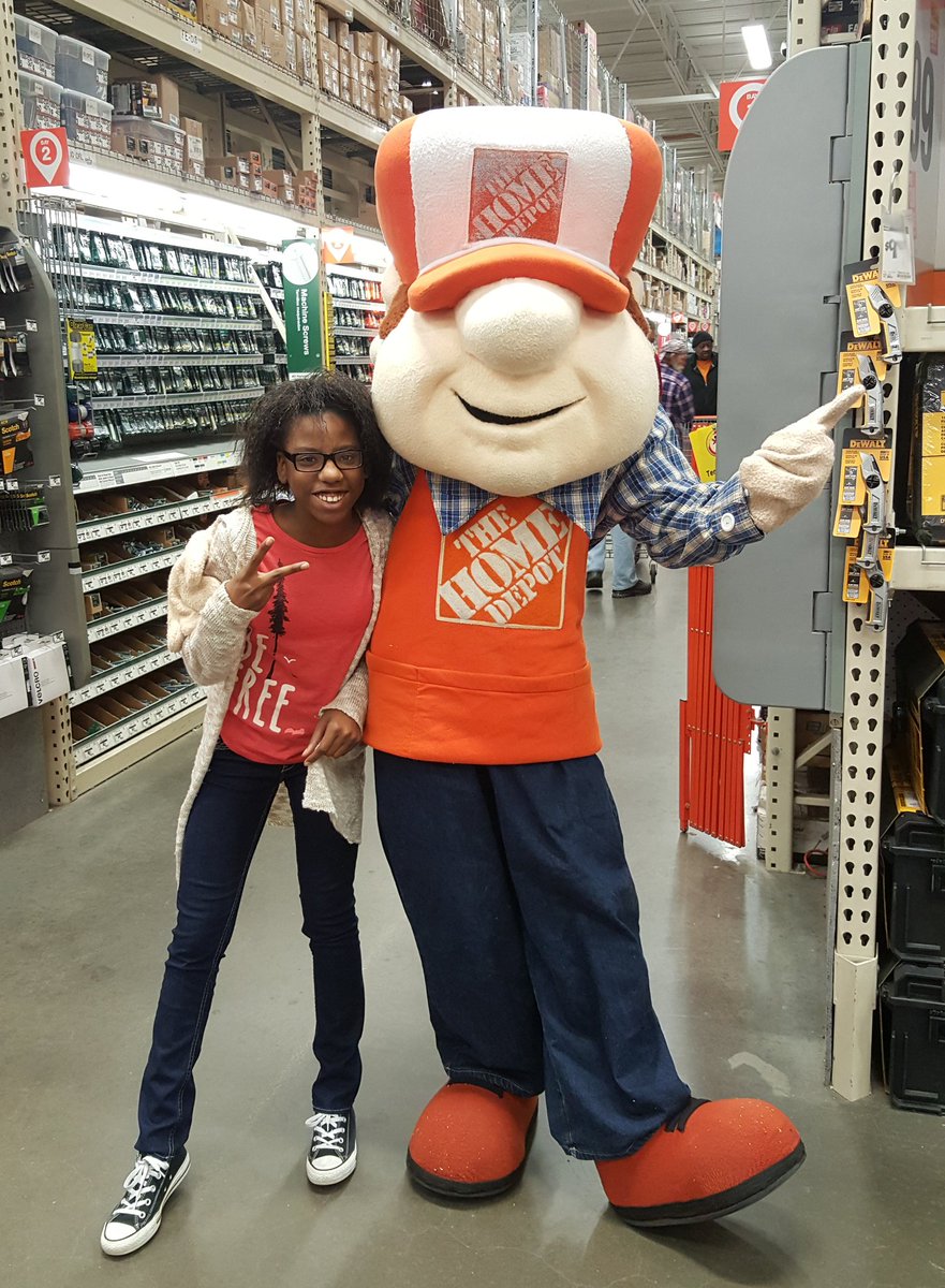 BevinDepot's tweet photo. Power tool #Demos #howtoclinic #Today with #Homer at #TheHomeDepot #Steelyard #Saturday #Fun https://t.co/Xtk8U87cP0