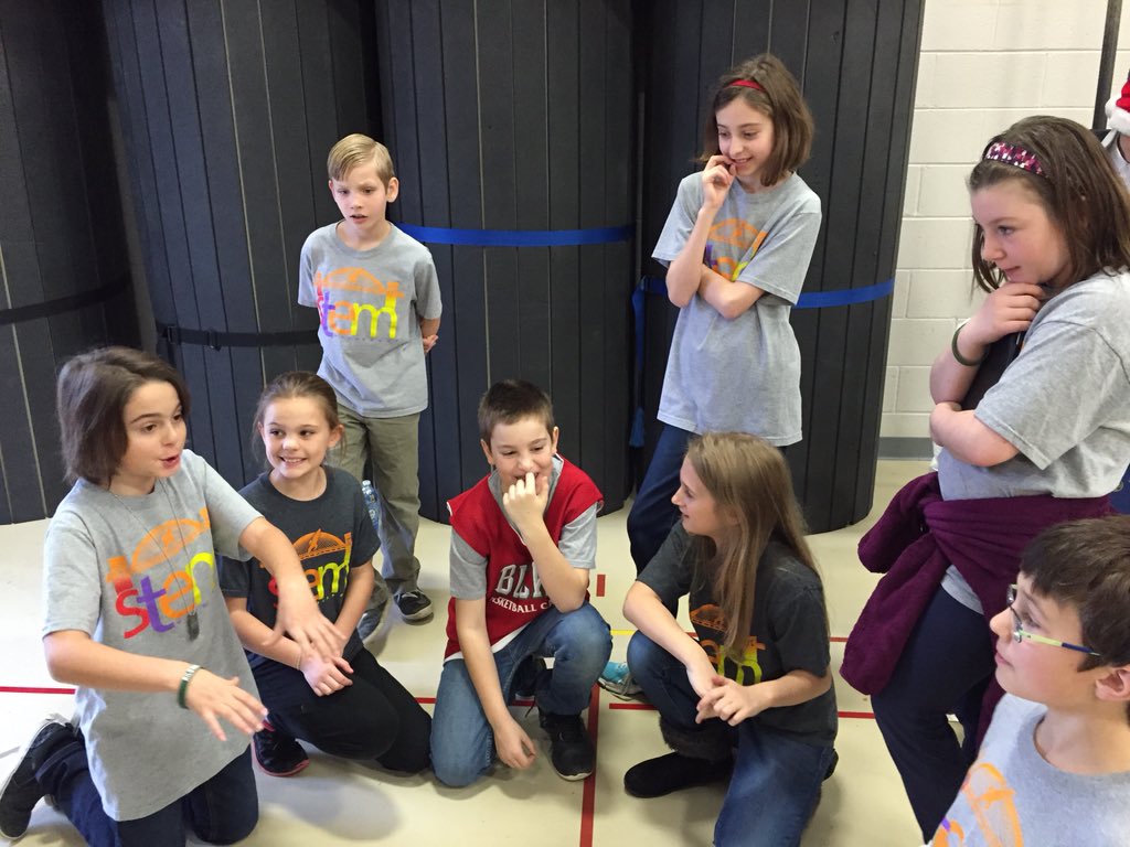 BrEspinosa's tweet photo. Finding a corner to practice @WauwatosaSTEM @ROKAutomation #Fll2015 https://t.co/mPh74KYMk8