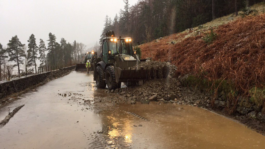 21Engr's tweet photo. Dirty work for @21Engr. But harder tonight for @32EngrRegt when they pick up the night shift @Proud_Sappers https://t.co/9ljJ2ZYyk5