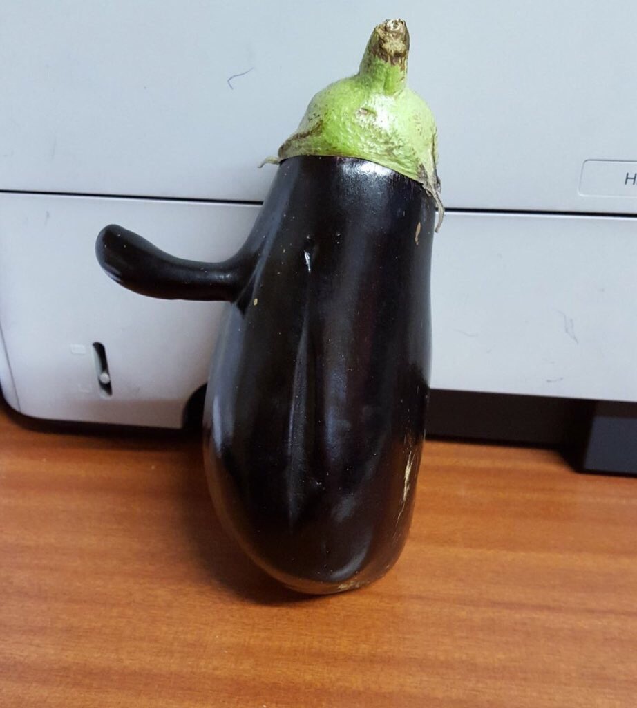 UglyFruitAndVeg's tweet photo. ICYMI - The Happy Eggplant Waves Hello to the Weekend! 👋🍆 #HelloFromTheOtherSide Pic @Cater2YouUK https://t.co/ApQ2gPAtBQ