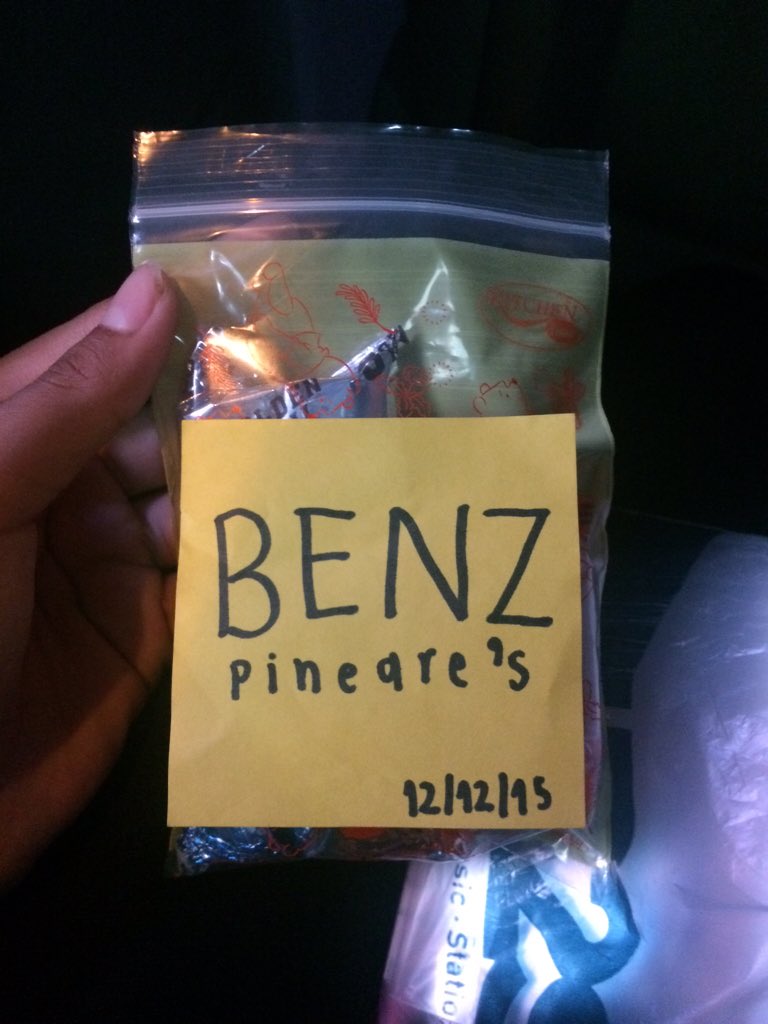 xxsrnpmii's tweet photo. @pineare ขนมใครซื้อให้ก็ธรรมดาอะ  เเต่พายซื้อให้โครตพิเศษเลย :) https://t.co/uEKjwQS3Ij