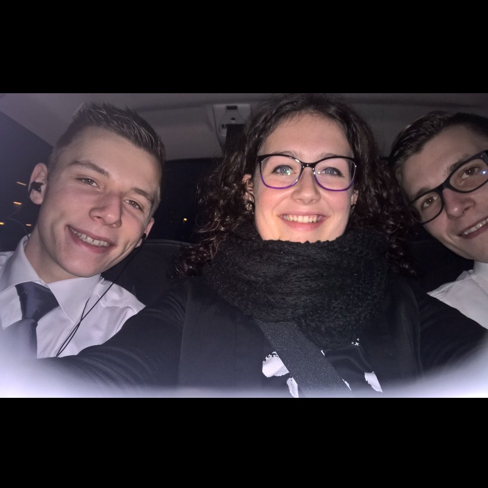 AlienStieger's tweet photo. Met twee sexy mannen in pak op stap ❤ https://t.co/E53Tj9KP0C