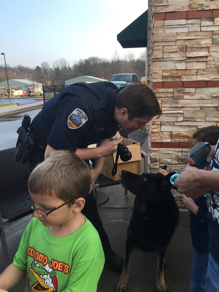 rchamber5's tweet photo. Cocoa with a cop this morning at our Laura hill. #bringingcoffeeback #tobeapartner https://t.co/QhIbgeLC4R