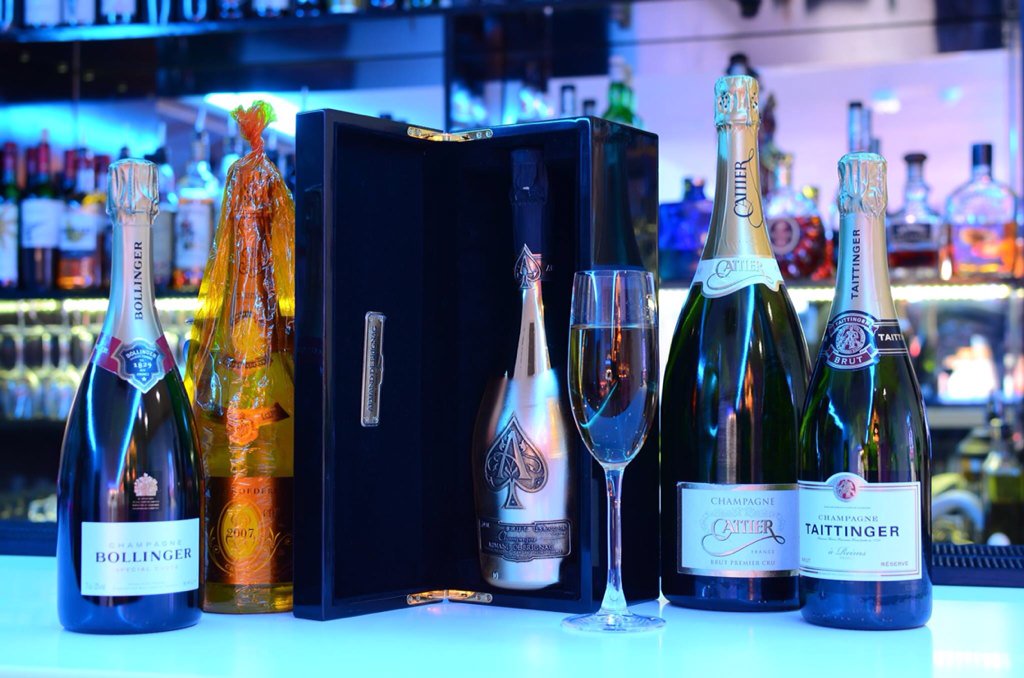 AyyaBars's tweet photo. A stylish festive night out calls for some seriously classy drinks! Enjoy something special tonight at Ayya #style https://t.co/zaKAqDWJHn