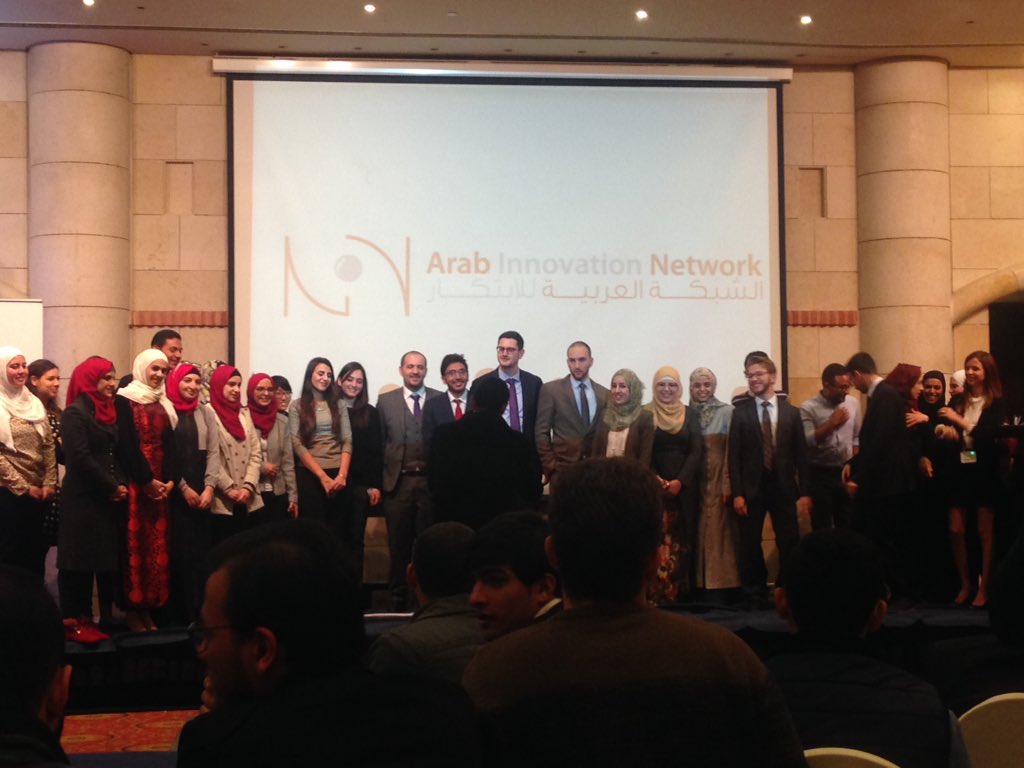 Halool_95's tweet photo. متطوعين و منظمين عينك اللي أعطوا بكامل شغفهم ... يعطيكم العافية 😃 #AINAC2015 https://t.co/hI7221RQj8