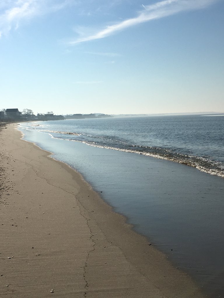 Busymom142's tweet photo. Enjoying the warm weather @6abcadamjoseph @CecilyTynan @Melissa_Magee #reedsbeach https://t.co/5JVGxQz2mi